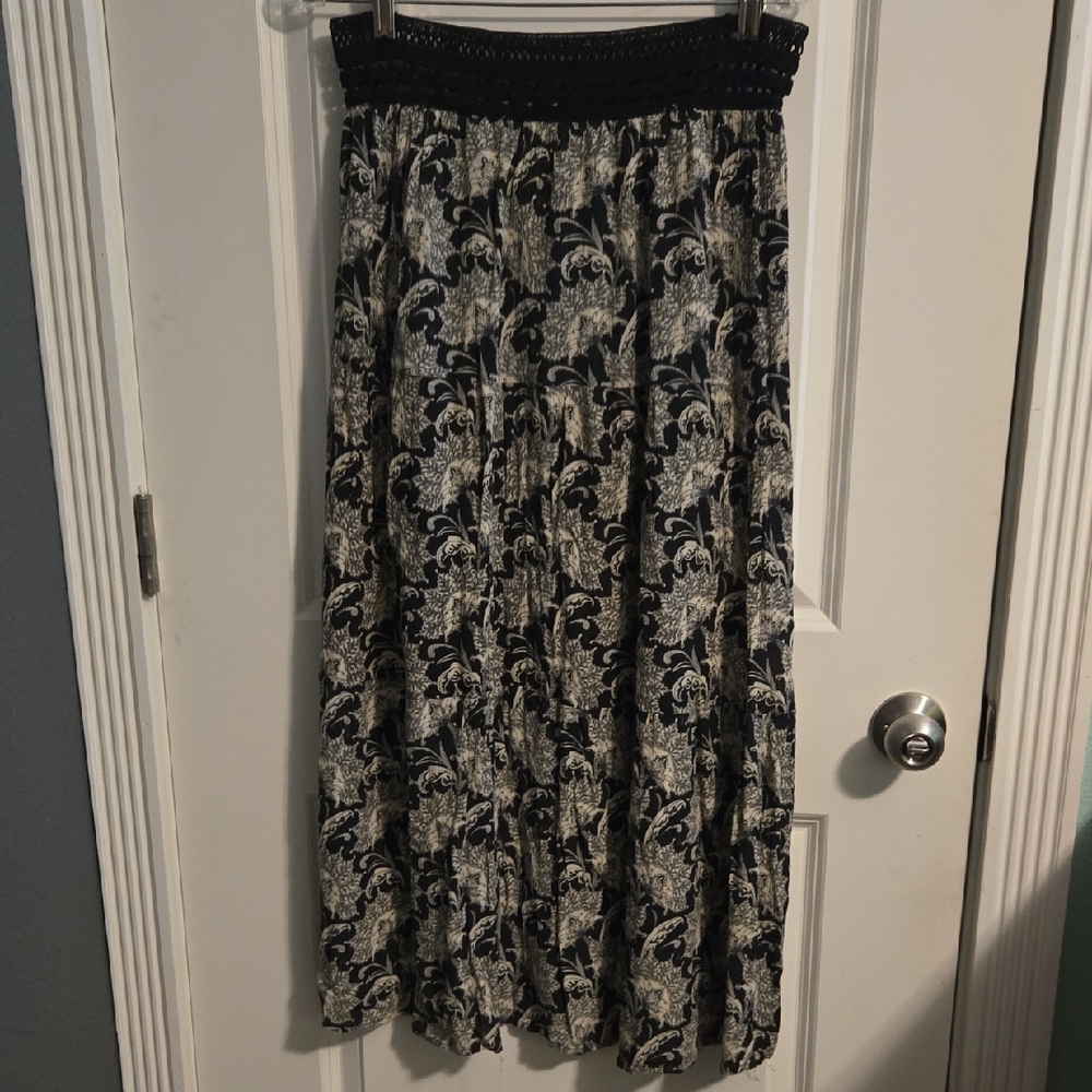 Elegant Black and Cream Floral Skirt